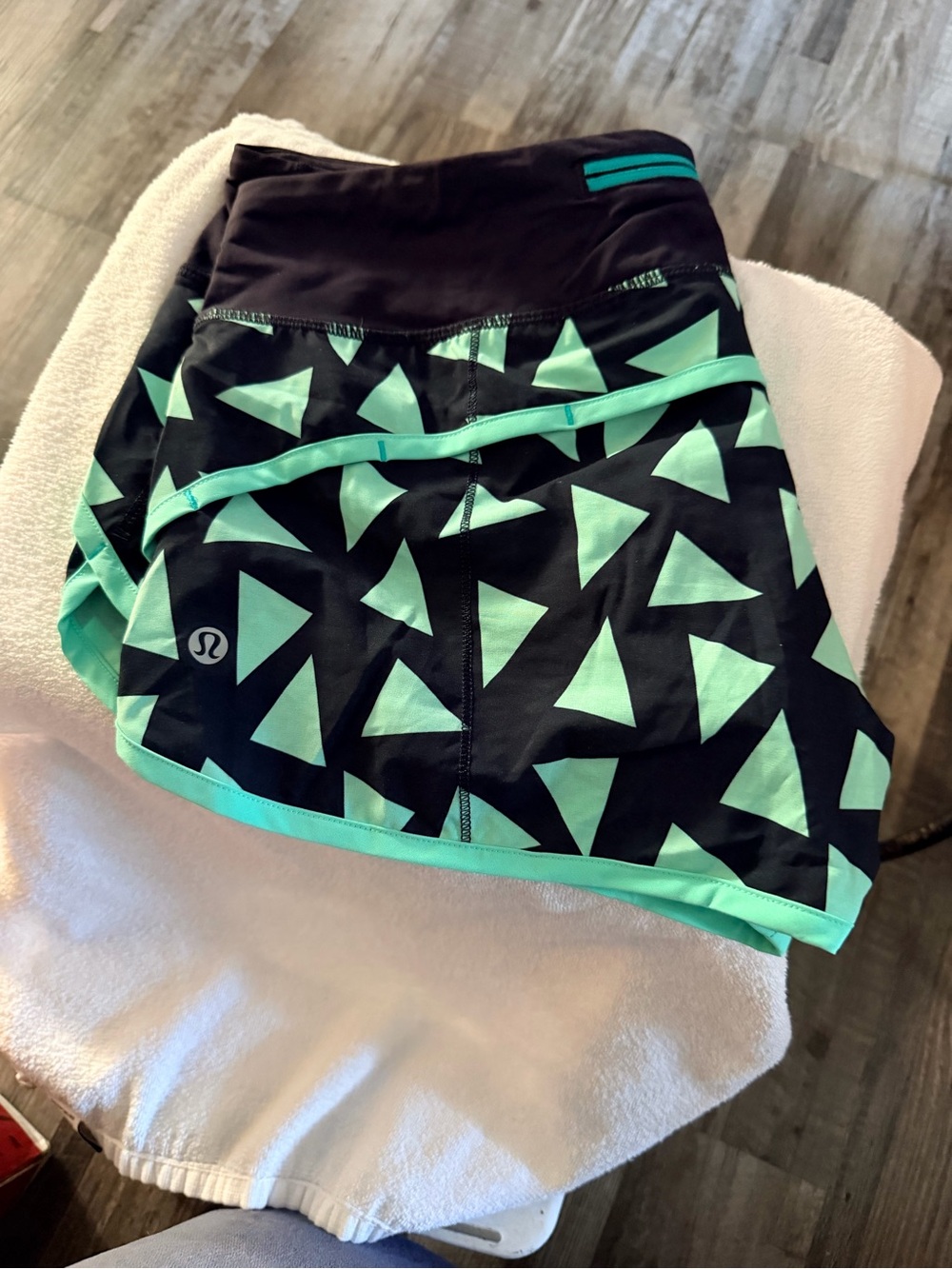 Lululemon Black & Mint Triangle Print Athletic Skirt